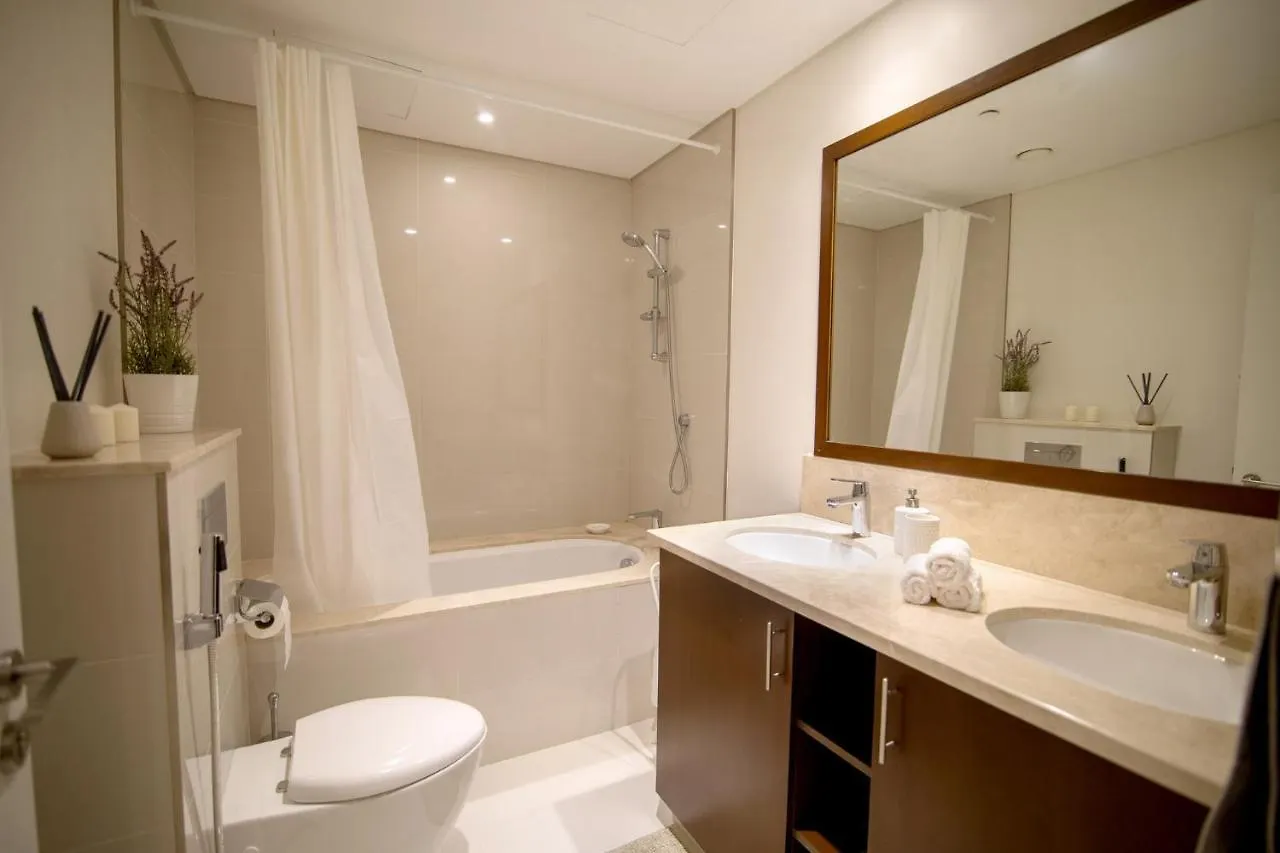 Apartment Elegant Apt With Balcony Minutes From Burj Khalifa Dubai