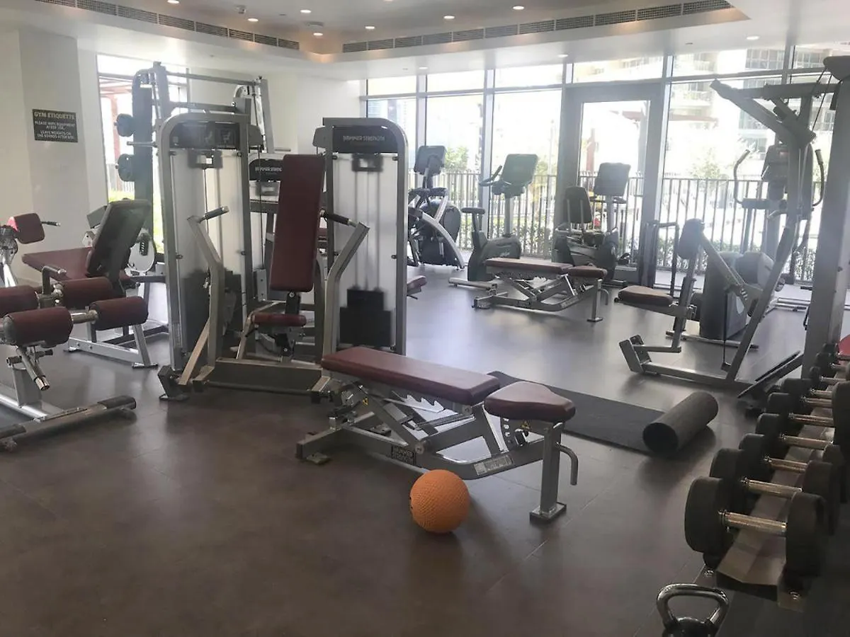 Elegant Apt With Balcony Minutes From Burj Khalifa Dubaj
