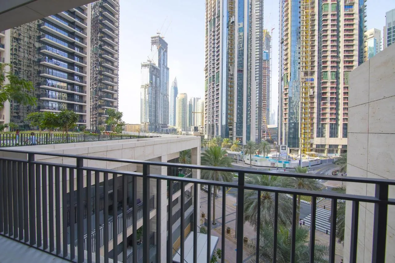 Elegant Apt With Balcony Minutes From Burj Khalifa Dubaj Apartman