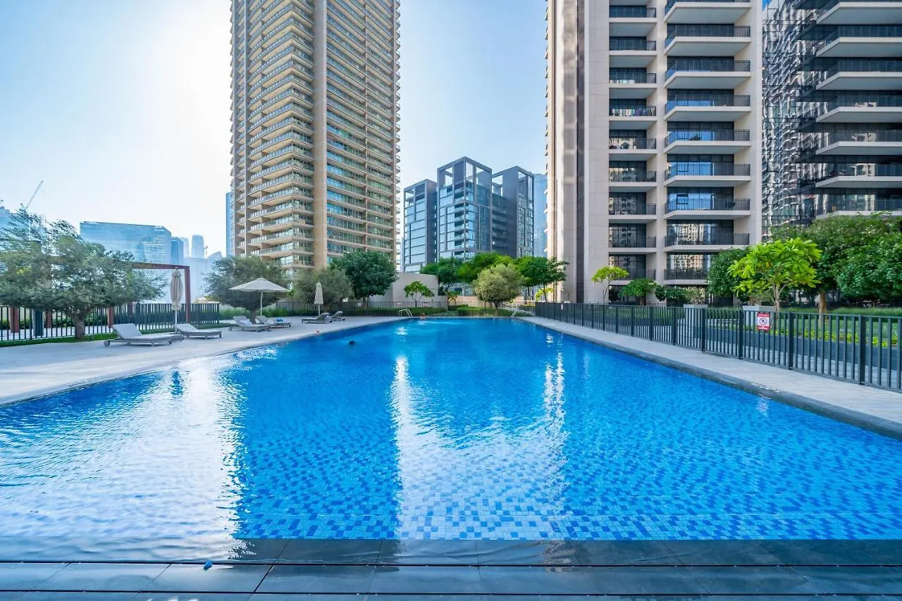 Elegant Apt With Balcony Minutes From Burj Khalifa Dubaj Apartman