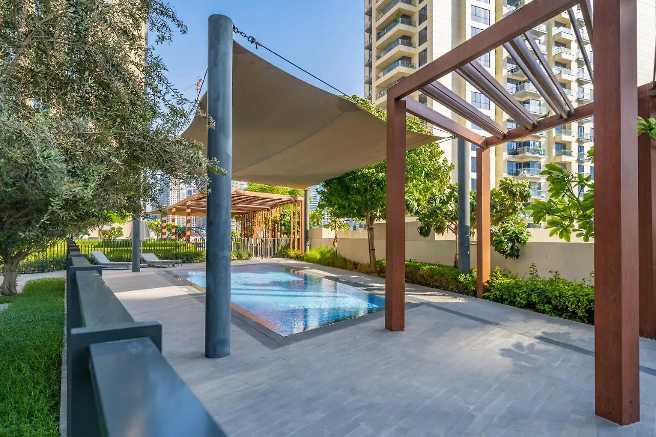 Elegant Apt With Balcony Minutes From Burj Khalifa Dubaj