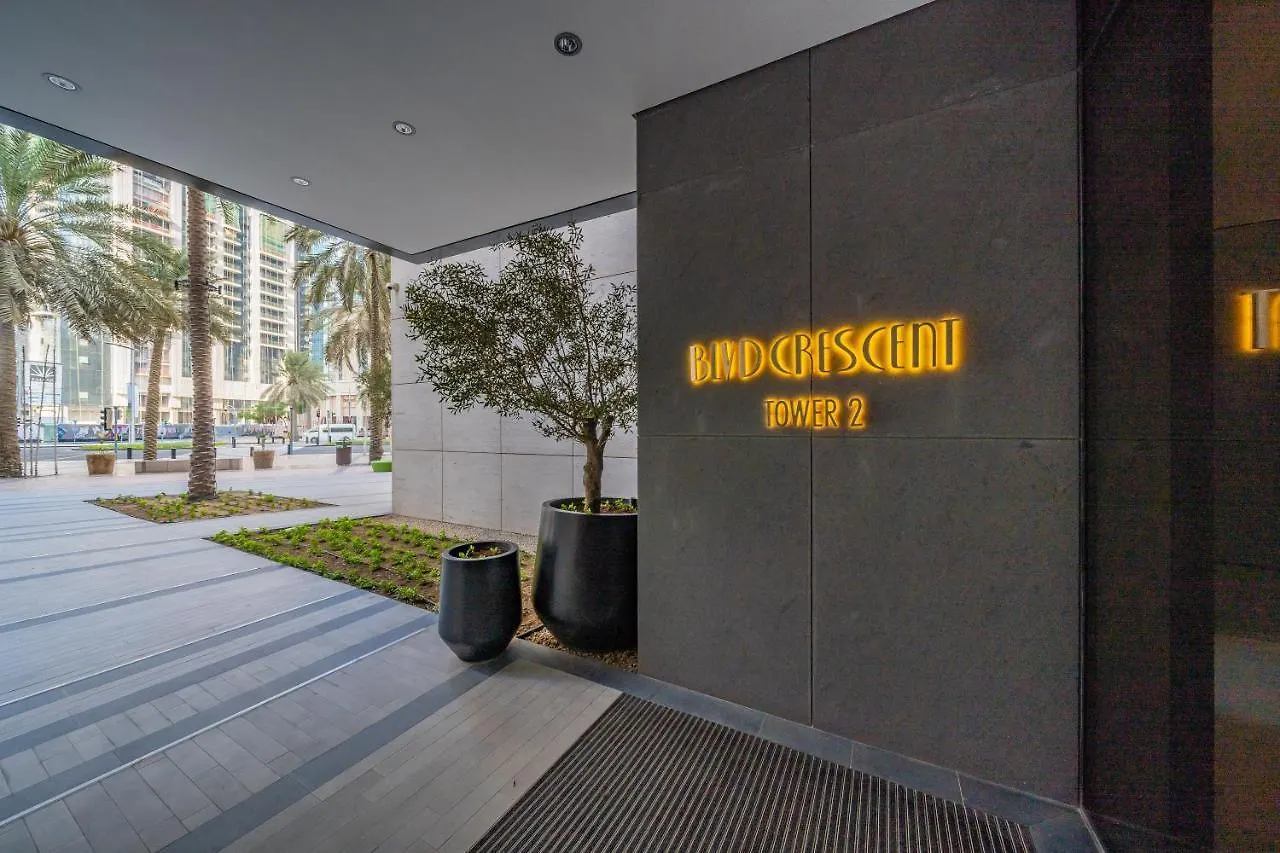 Elegant Apt With Balcony Minutes From Burj Khalifa Dubaj